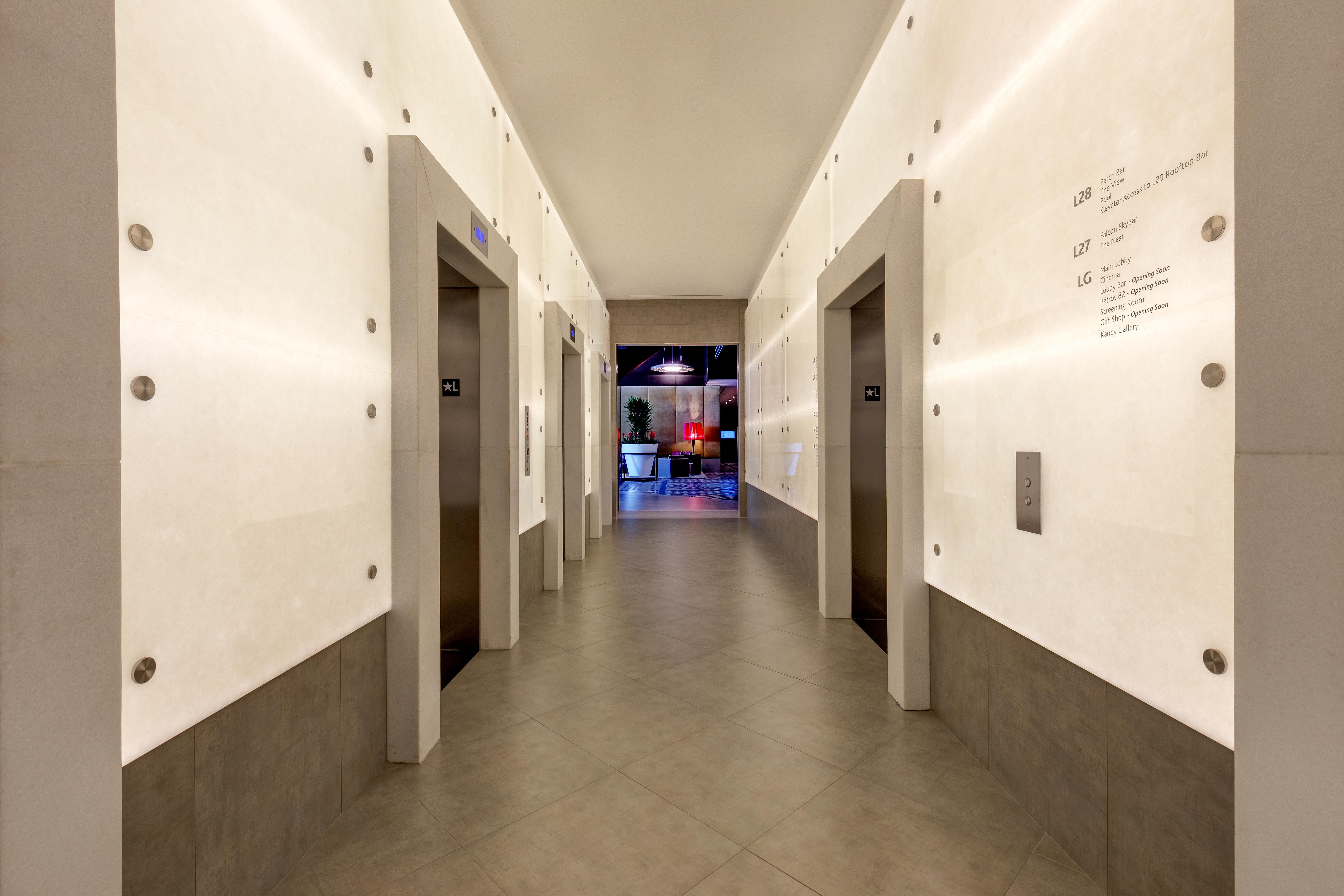 ホテル X トロント バイ ライブラリー ホテル コレクション エクステリア 写真 Elevators at the 1st floor